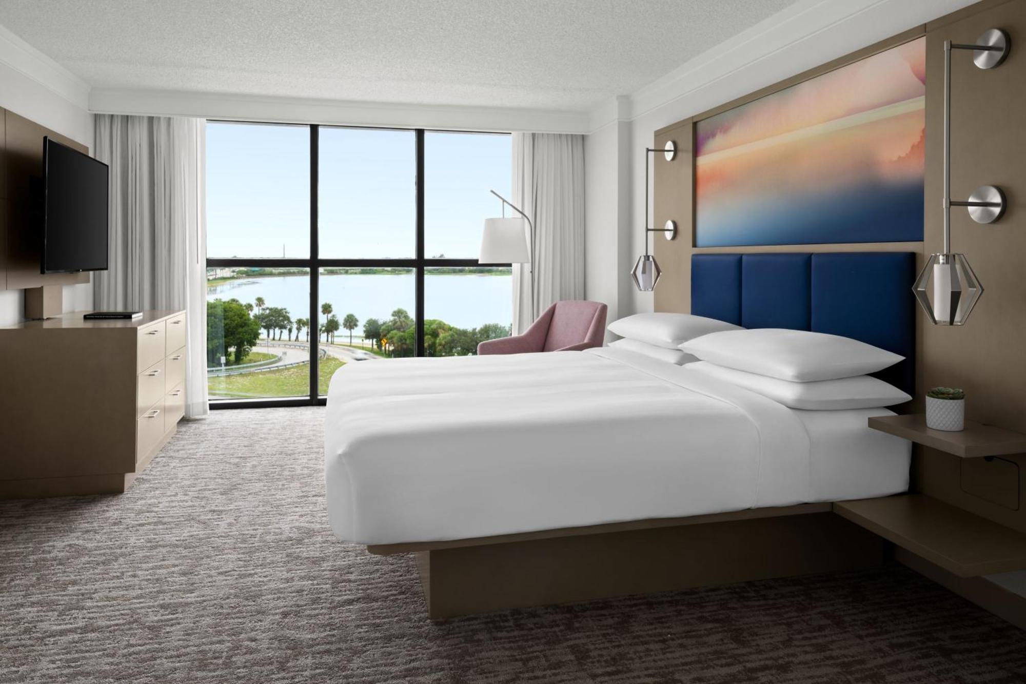 One-Bedroom King Suite Lake View,1608786700:JPEG