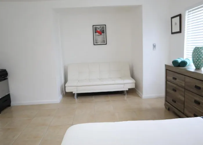 Singer Island Inn/ Deluxe Studio