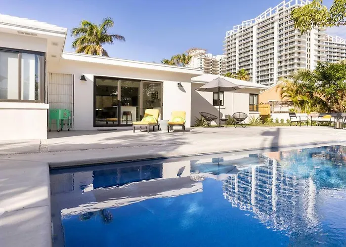 Modern Beach Home, Family Friendly, Heated Pool