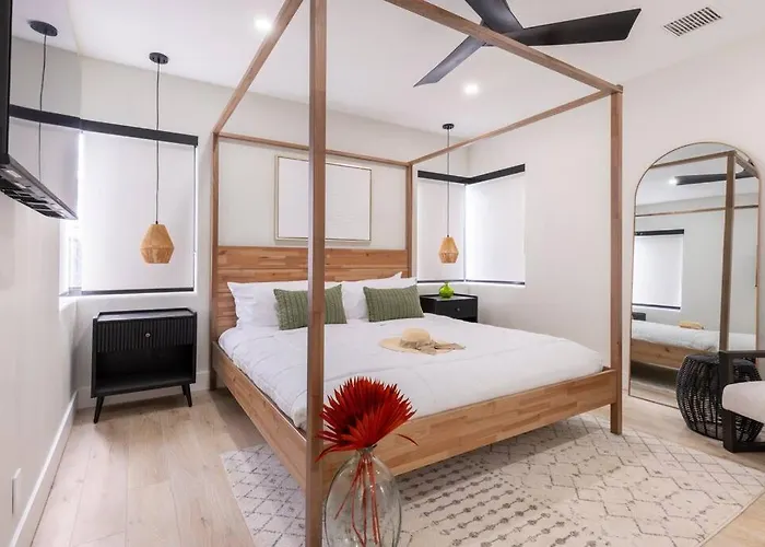 Modern Beach Home, Family Friendly, Heated Pool